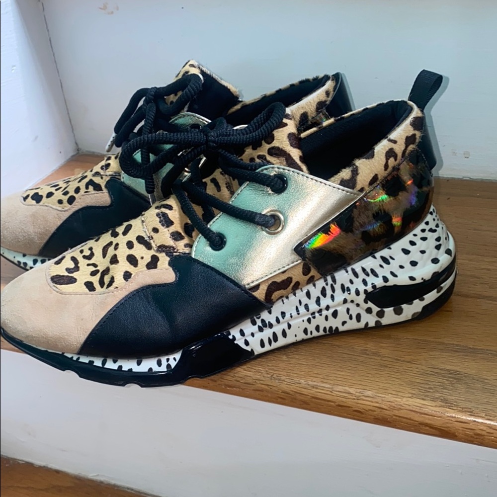 Steve Madden Black and Tan Chunky Sole Sneakers